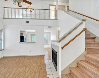 1405 Scottsdale Dr - Photo Thumbnail 4