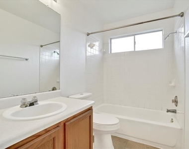 1405 Scottsdale Dr - Photo Thumbnail 16