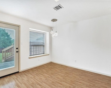 1405 Scottsdale Dr - Photo Thumbnail 9