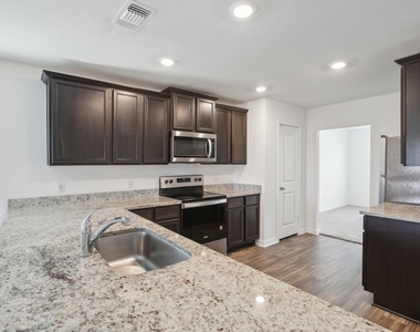 517 Riverdale Dr - Photo Thumbnail 3