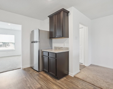 517 Riverdale Dr - Photo Thumbnail 5