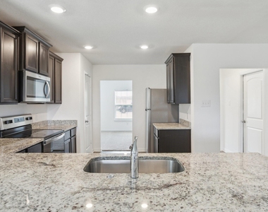 517 Riverdale Dr - Photo Thumbnail 1