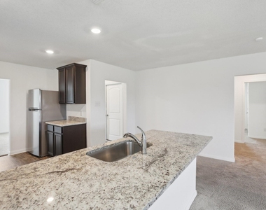 517 Riverdale Dr - Photo Thumbnail 2