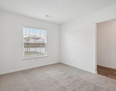 517 Riverdale Dr - Photo Thumbnail 14