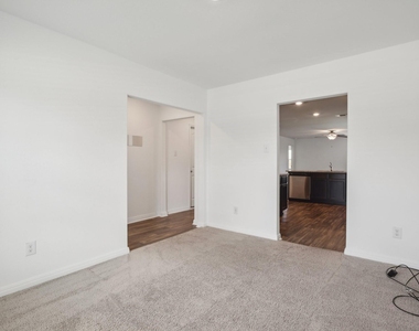 517 Riverdale Dr - Photo Thumbnail 15