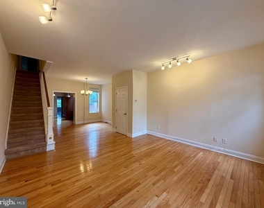 1906 N Scott Street - Photo Thumbnail 2