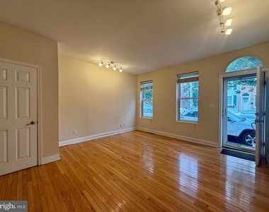 1906 N Scott Street - Photo Thumbnail 4