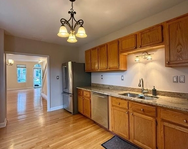 1906 N Scott Street - Photo Thumbnail 10