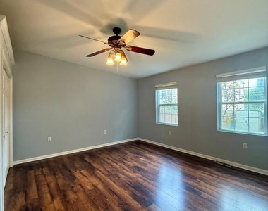 1906 N Scott Street - Photo Thumbnail 12