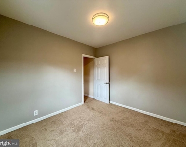 1906 N Scott Street - Photo Thumbnail 24