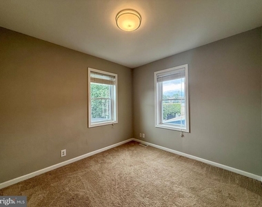 1906 N Scott Street - Photo Thumbnail 23