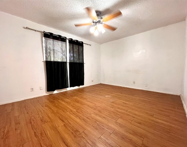 2802 Aftonshire Way Way - Photo Thumbnail 5