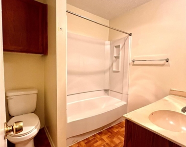 2802 Aftonshire Way Way - Photo Thumbnail 8