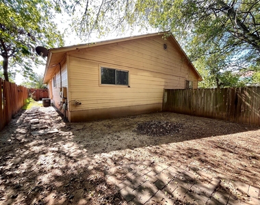 2802 Aftonshire Way Way - Photo Thumbnail 10