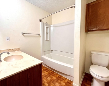 2802 Aftonshire Way Way - Photo Thumbnail 6