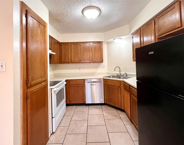 2802 Aftonshire Way Way - Photo Thumbnail 4
