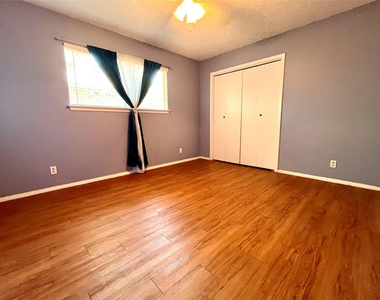 2802 Aftonshire Way Way - Photo Thumbnail 7