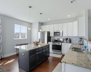 1322 Carrick Court - Photo Thumbnail 10