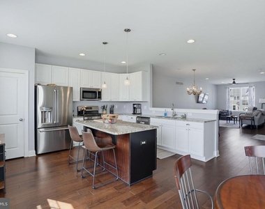 1322 Carrick Court - Photo Thumbnail 14