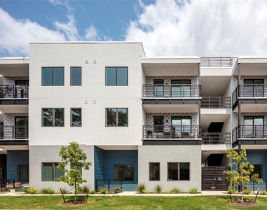 2709 E 5th St - Photo Thumbnail 9