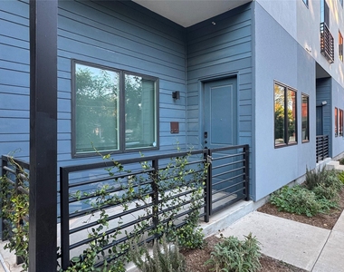 2709 E 5th St - Photo Thumbnail 13