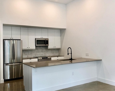 2709 E 5th St - Photo Thumbnail 1
