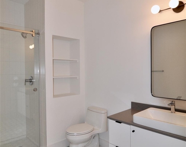 2709 E 5th St - Photo Thumbnail 5