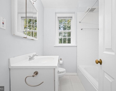 3864 Porter Street Nw - Photo Thumbnail 11