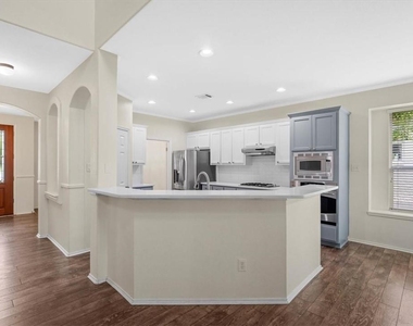 2225 Speidel Dr - Photo Thumbnail 14
