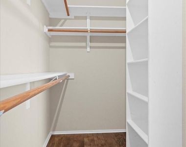 2225 Speidel Dr - Photo Thumbnail 20