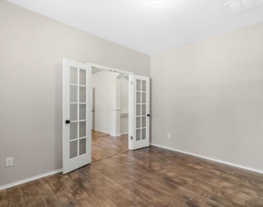 2225 Speidel Dr - Photo Thumbnail 8