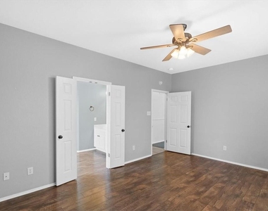 2225 Speidel Dr - Photo Thumbnail 15