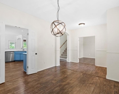 2225 Speidel Dr - Photo Thumbnail 5