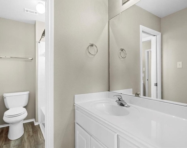 2225 Speidel Dr - Photo Thumbnail 25