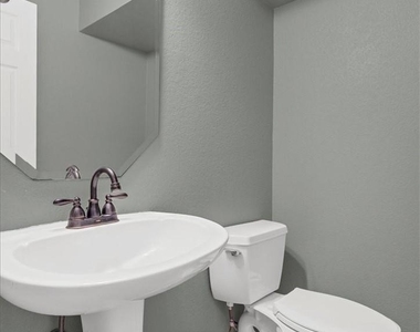 2225 Speidel Dr - Photo Thumbnail 19
