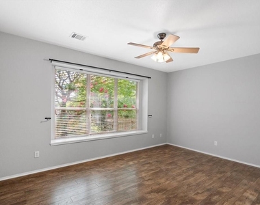 2225 Speidel Dr - Photo Thumbnail 16