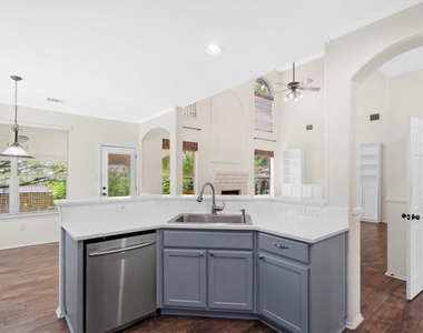2225 Speidel Dr - Photo Thumbnail 12