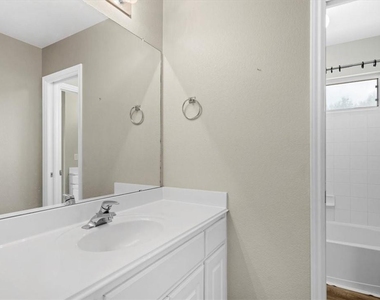 2225 Speidel Dr - Photo Thumbnail 26