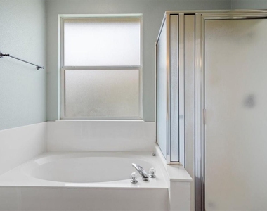 2225 Speidel Dr - Photo Thumbnail 17