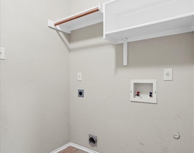 2225 Speidel Dr - Photo Thumbnail 23
