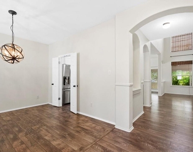 2225 Speidel Dr - Photo Thumbnail 2