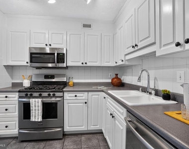 429 N Street Sw - Photo Thumbnail 6