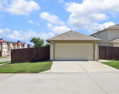 10110 Lampton Ln - Photo Thumbnail 14