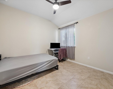 10110 Lampton Ln - Photo Thumbnail 9