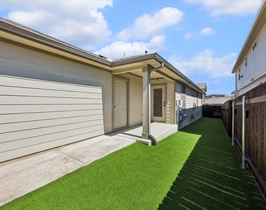 10110 Lampton Ln - Photo Thumbnail 13