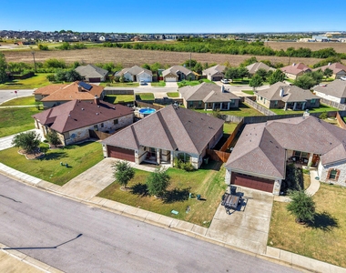 208 Terry Meadow Ln - Photo Thumbnail 32