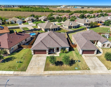 208 Terry Meadow Ln - Photo Thumbnail 31