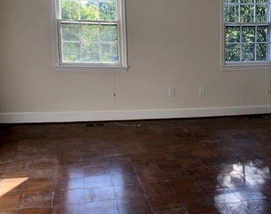 3249 B Sutton Place Nw - Photo Thumbnail 4