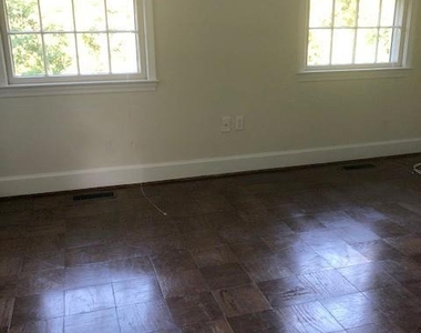 3249 B Sutton Place Nw - Photo Thumbnail 5