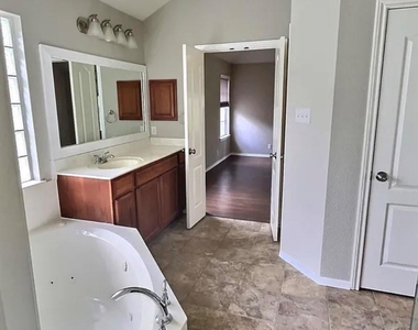 2107 Bent Tree Ct - Photo Thumbnail 22